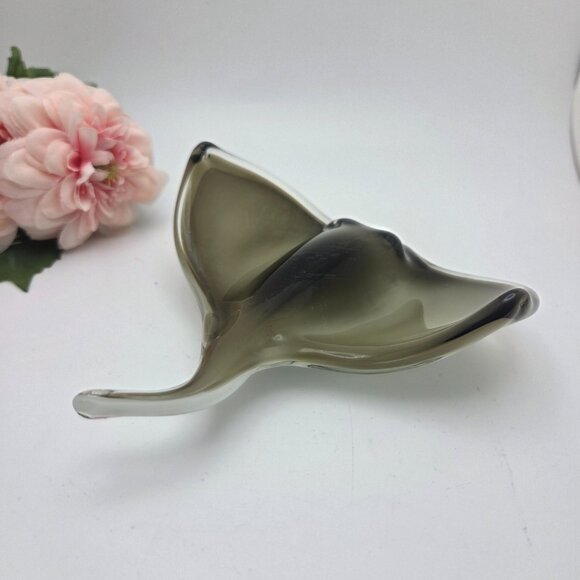 VTG Edinburgh Art Glass Stingray Sculpture MCM Style Smoked Grey Marine Figurine - Picture 3 of 7